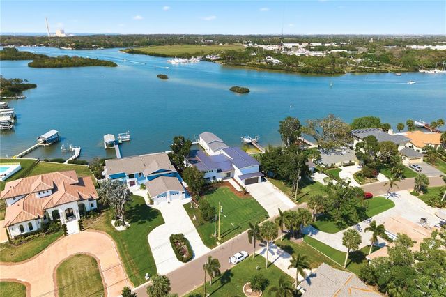 915 BAYSHORE DRIVE, Tarpon Springs, FL 34689