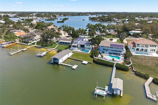 915 BAYSHORE DRIVE, Tarpon Springs, FL 34689