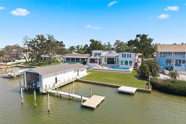 915 BAYSHORE DRIVE, Tarpon Springs, FL 34689