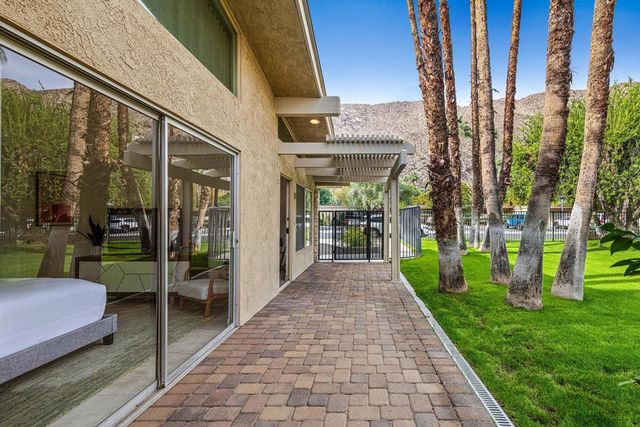 290 S San Jacinto Drive 8, Palm Springs, CA 92262