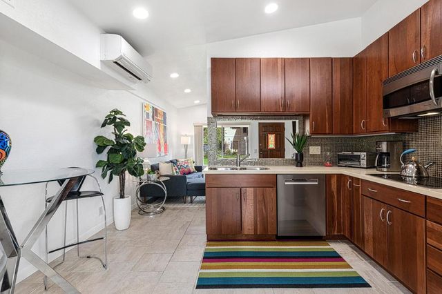 290 S San Jacinto Drive 8, Palm Springs, CA 92262