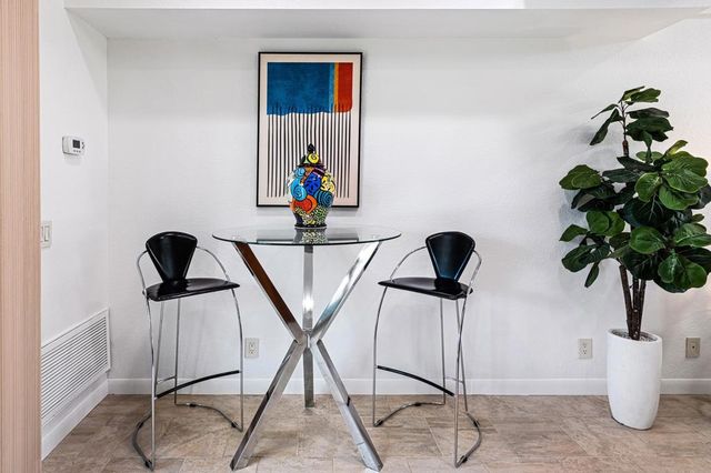 290 S San Jacinto Drive 8, Palm Springs, CA 92262