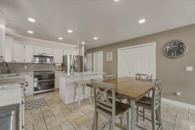 4521 W CARRIAGE LN, Cedar Hills, UT 84062