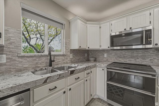 4521 W CARRIAGE LN, Cedar Hills, UT 84062