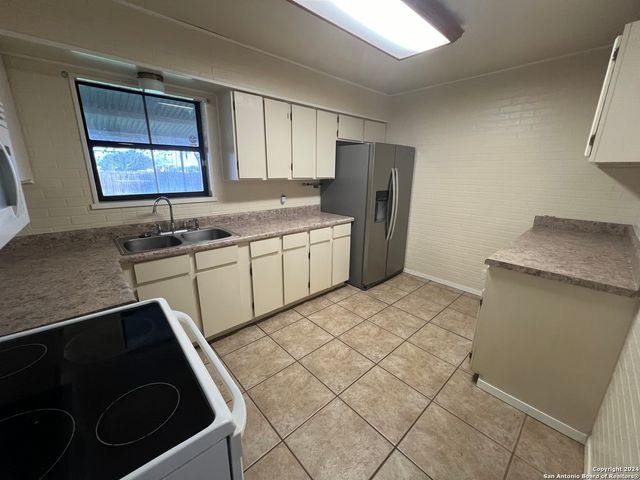 208 Michelle, Converse, TX 78109