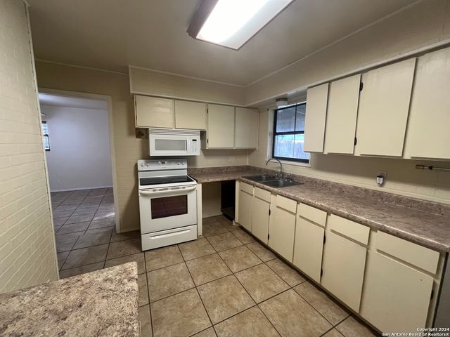 208 Michelle, Converse, TX 78109