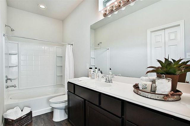 40 Woodland Hills Drive B, Conroe, TX 77303