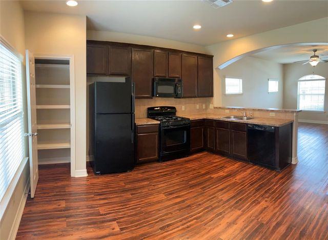 40 Woodland Hills Drive B, Conroe, TX 77303