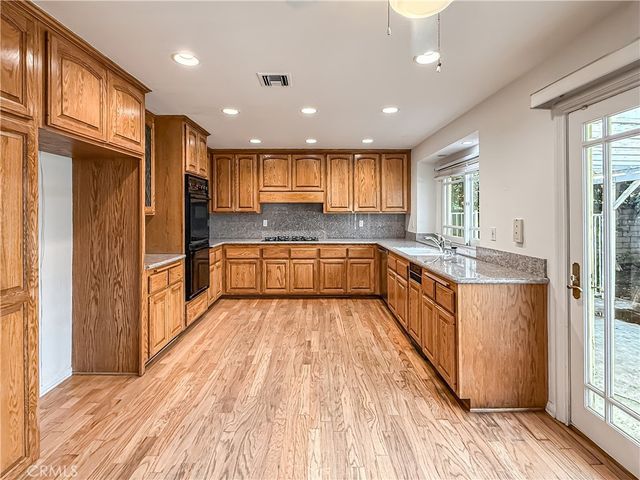 9201 Paso Robles, Northridge, CA 91325