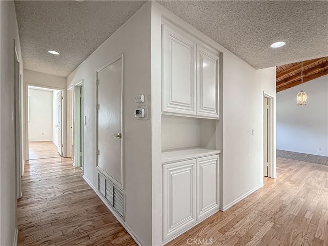 9201 Paso Robles, Northridge, CA 91325