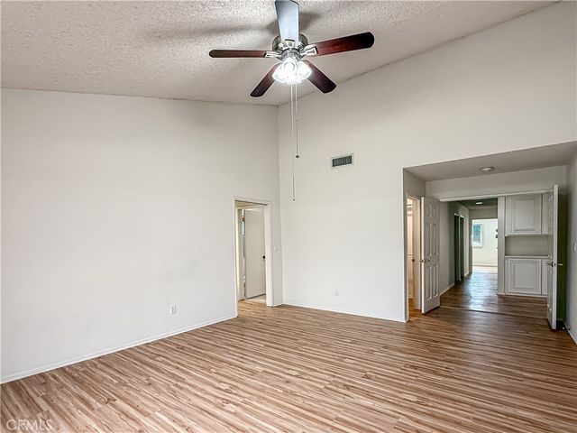 9201 Paso Robles, Northridge, CA 91325