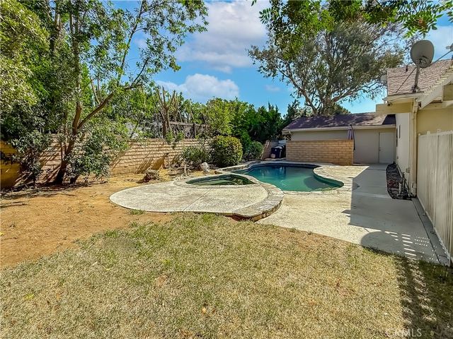 9201 Paso Robles, Northridge, CA 91325