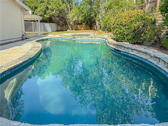 9201 Paso Robles, Northridge, CA 91325