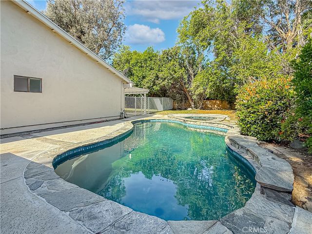9201 Paso Robles, Northridge, CA 91325