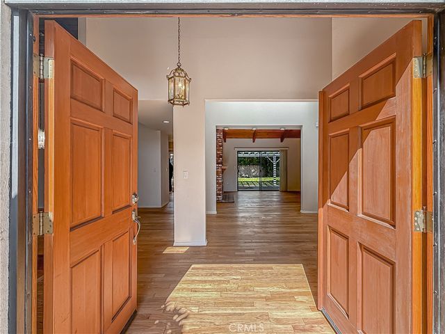 9201 Paso Robles, Northridge, CA 91325