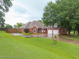 1133 Meadow Bridge Drive, Greenwood, AR 72936