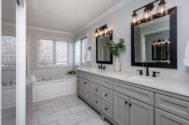 15475 Wildwood Drive, Clive, IA 50325