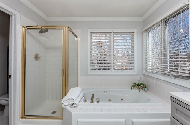 15475 Wildwood Drive, Clive, IA 50325