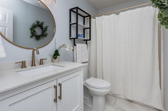 15475 Wildwood Drive, Clive, IA 50325