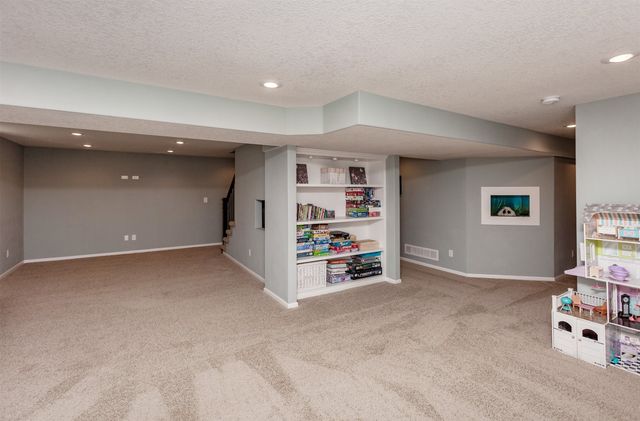 15475 Wildwood Drive, Clive, IA 50325