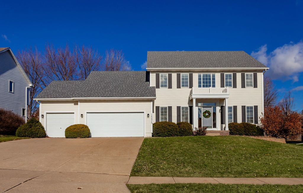 15475 Wildwood Drive, Clive, IA 50325