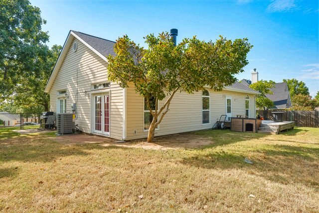 32 Jamestown Circle, Mcalester, OK 74501
