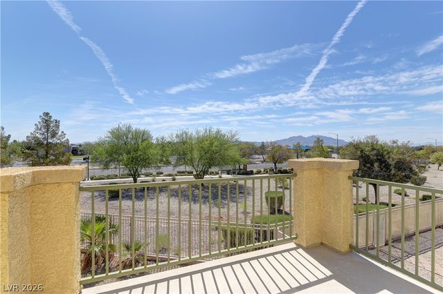 5536 Overlook Valley Street, North Las Vegas, NV 89081