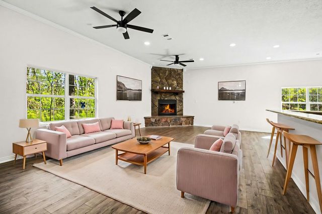 5236 Us Hwy 59 N, Livingston, TX 77351