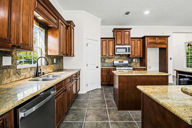 5236 Us Hwy 59 N, Livingston, TX 77351