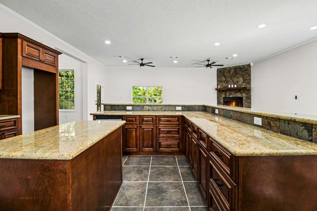 5236 Us Hwy 59 N, Livingston, TX 77351