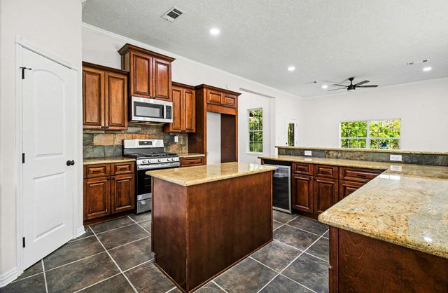 5236 Us Hwy 59 N, Livingston, TX 77351