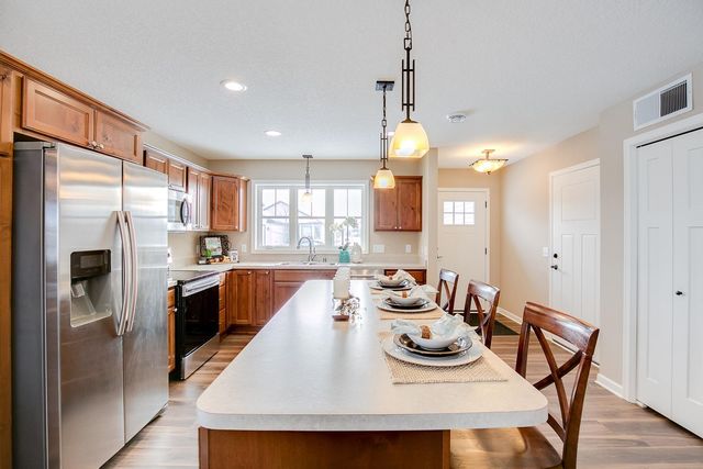 2242 8th Lane SE, Cambridge, MN 55008