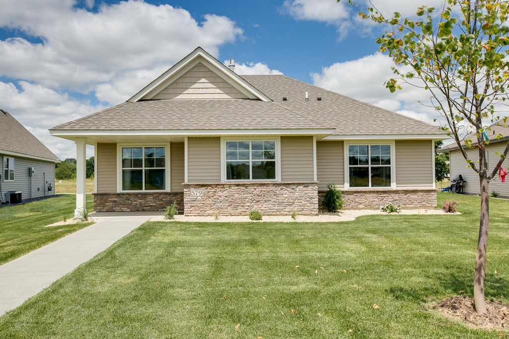 2242 8th Lane SE, Cambridge, MN 55008
