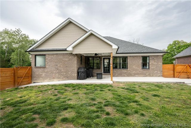 1109 Dora Drive, Sellersburg, IN 47172