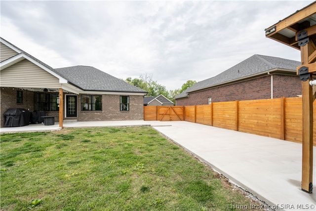 1109 Dora Drive, Sellersburg, IN 47172