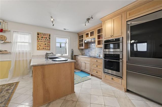 600 W Ocean View AVE C, Norfolk, VA 23503