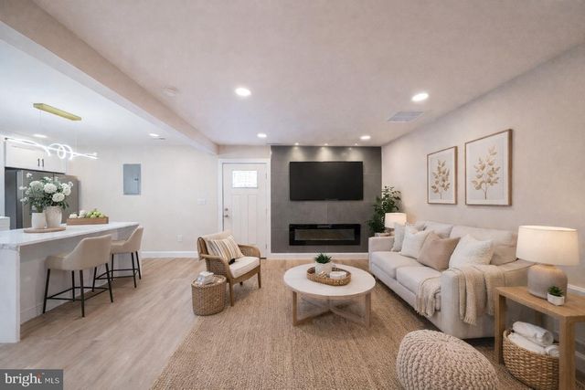 9328 ACADEMY RD, Philadelphia, PA 19114