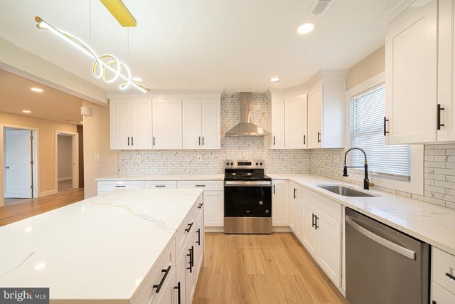 9328 ACADEMY RD, Philadelphia, PA 19114