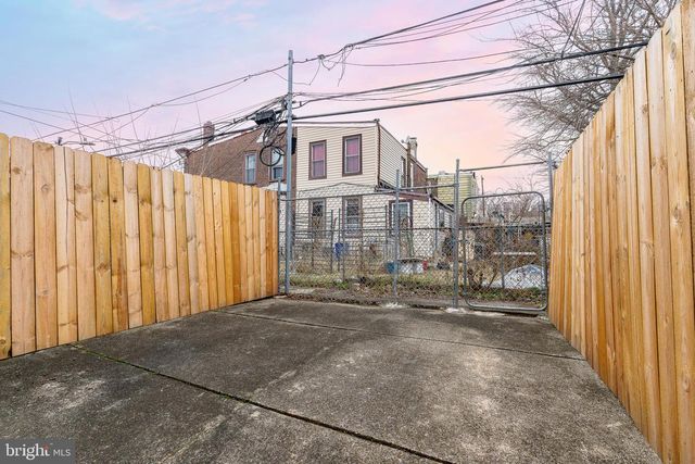 5208 GLENLOCH ST, Philadelphia, PA 19124