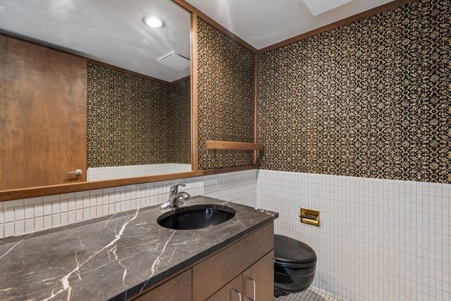 1676 Virginia Avenue S, Saint Louis Park, MN 55426