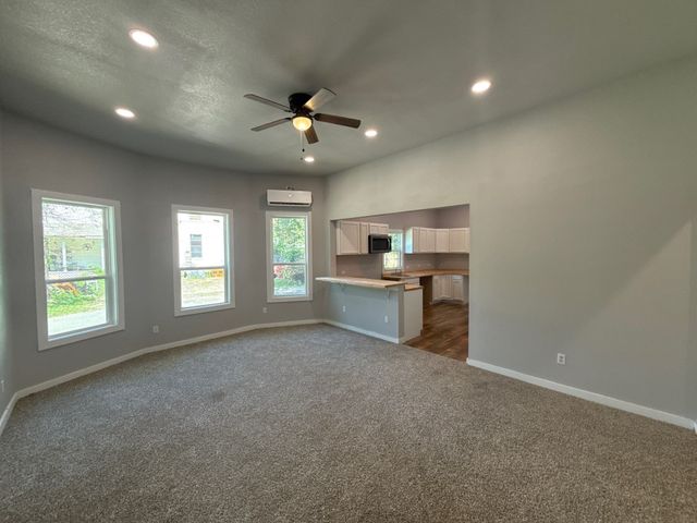 320 W 6th Street, Bonham, TX 75418