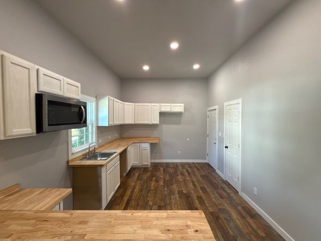 320 W 6th Street, Bonham, TX 75418