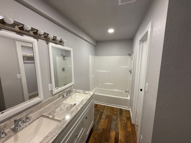 320 W 6th Street, Bonham, TX 75418