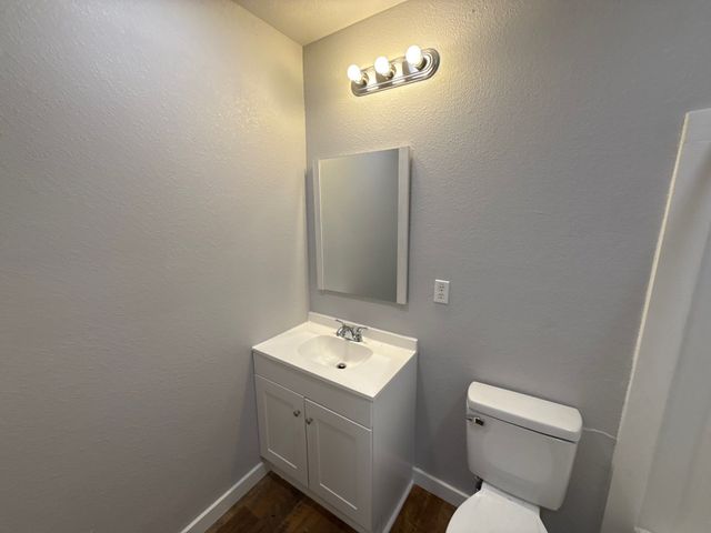 320 W 6th Street, Bonham, TX 75418