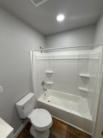 320 W 6th Street, Bonham, TX 75418