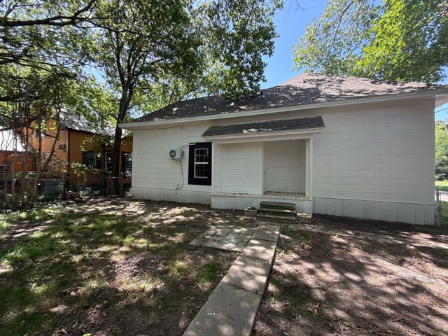 320 W 6th Street, Bonham, TX 75418