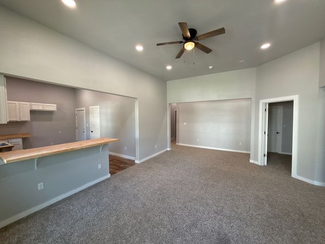 320 W 6th Street, Bonham, TX 75418