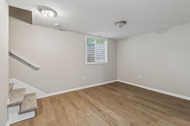 225 SE Booth Avenue, Waukee, IA 50263