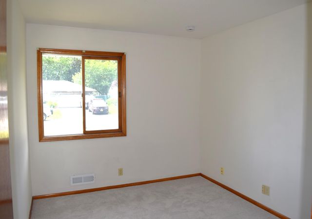 673 109th Lane NE, Blaine, MN 55434
