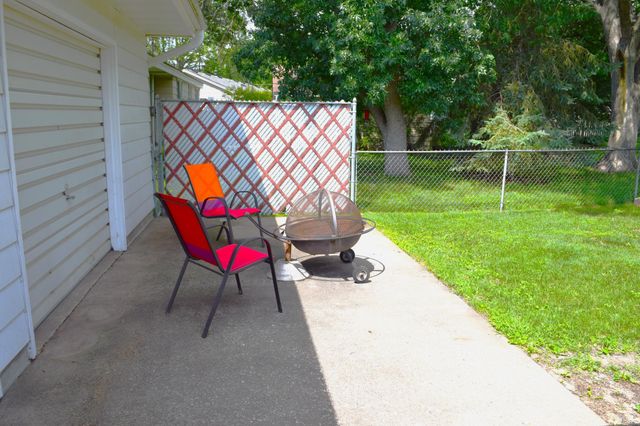 673 109th Lane NE, Blaine, MN 55434